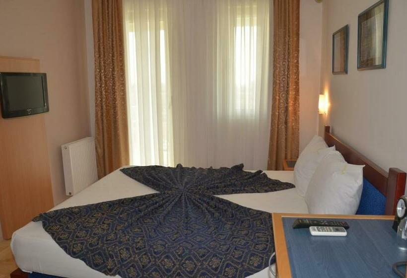 اتاق استاندارد با بالکن, Dragović Smederevo