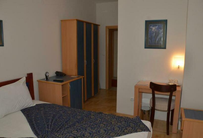 اتاق استاندارد با بالکن, Dragović Smederevo