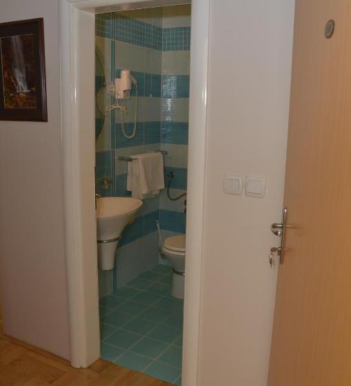 اتاق سوپریور با بالکن, Dragović Smederevo