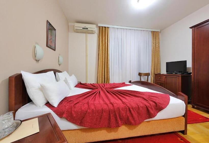 اتاق سوپریور با بالکن, Dragović Smederevo