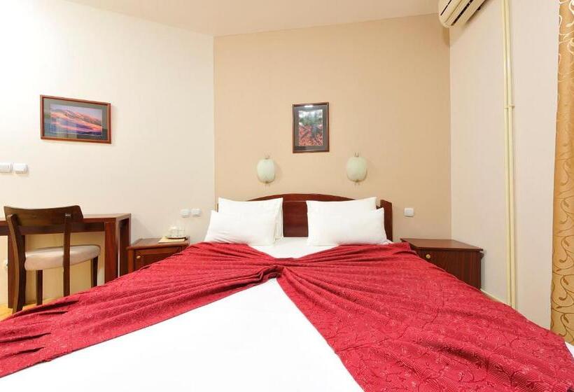 اتاق سوپریور با بالکن, Dragović Smederevo