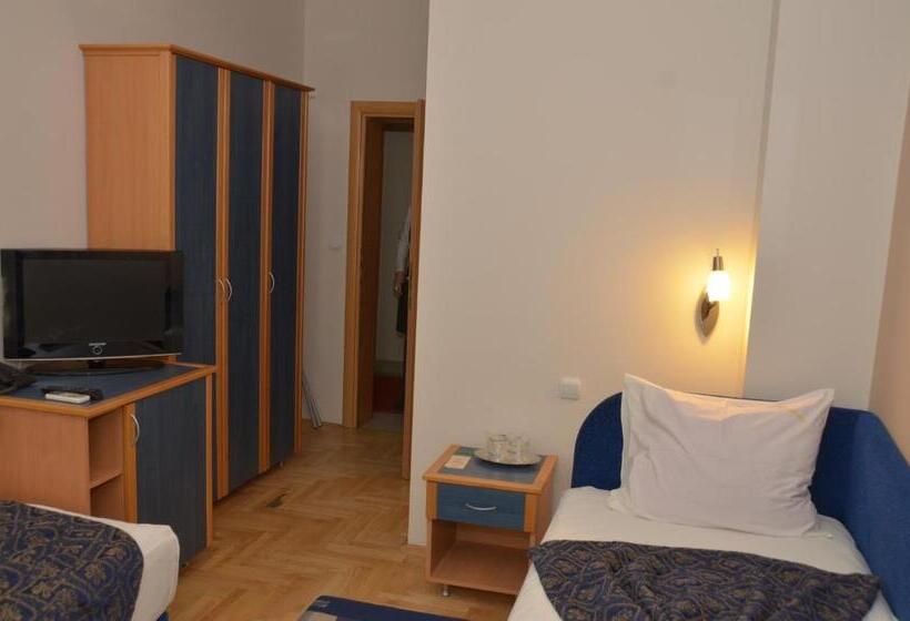 اتاق استاندارد با بالکن, Dragović Smederevo