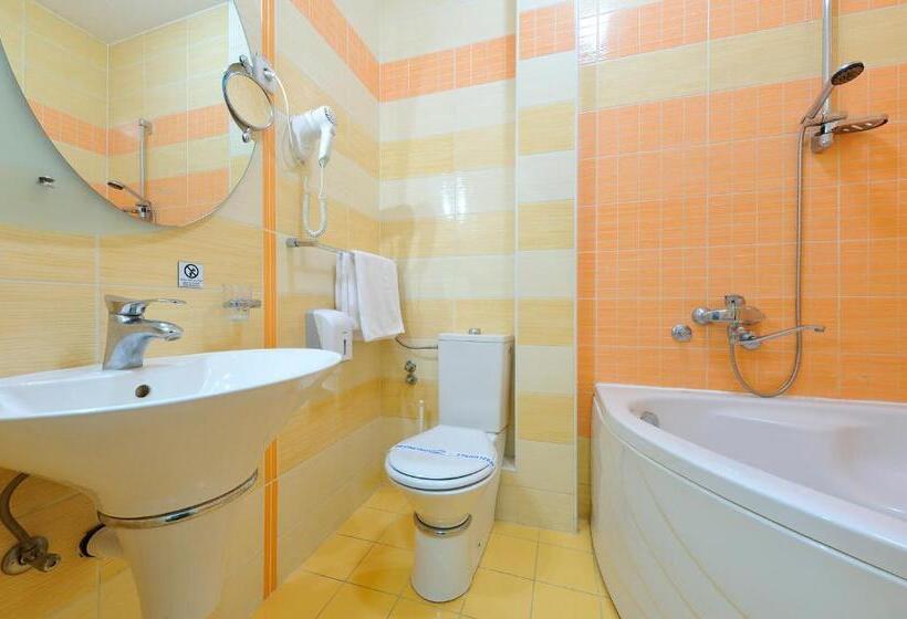 اتاق سوپریور با بالکن, Dragović Smederevo