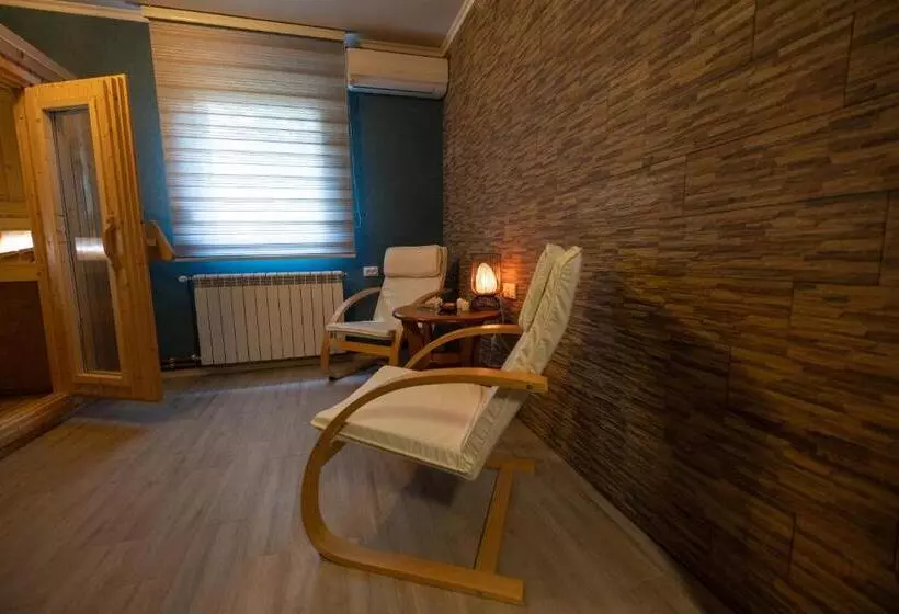 اتاق سوپریور یک تخته, Garni Hotel Lama
