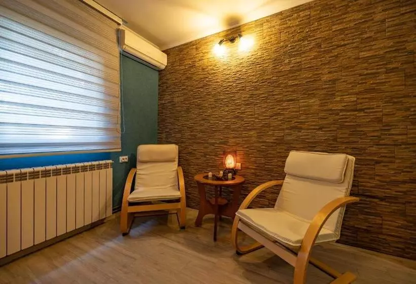 اتاق سوپریور یک تخته, Garni Hotel Lama