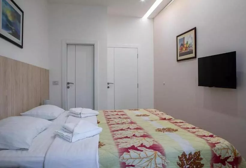اتاق استاندارد یک نفره, Garni Hotel Lotos