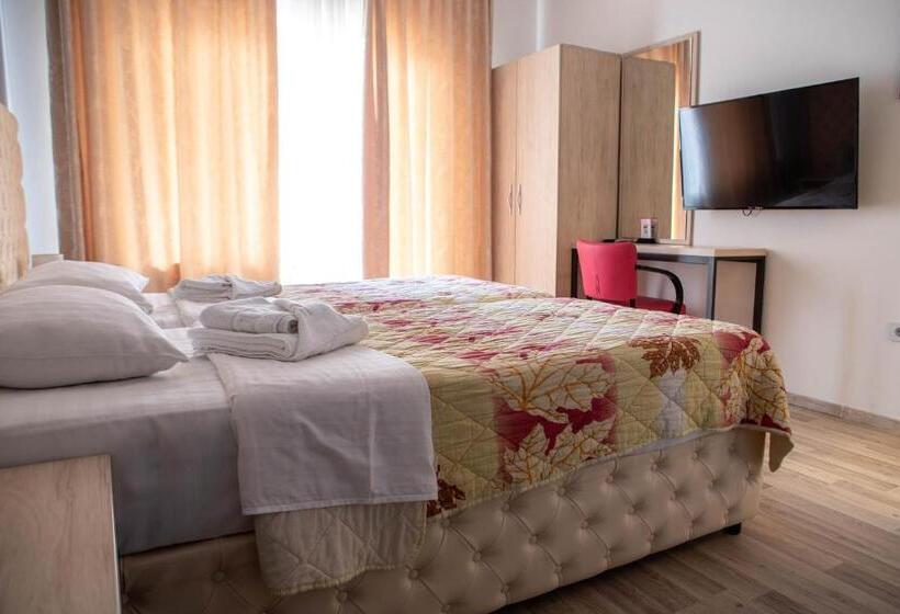 اتاق استاندارد سه نفره, Garni Hotel Lotos