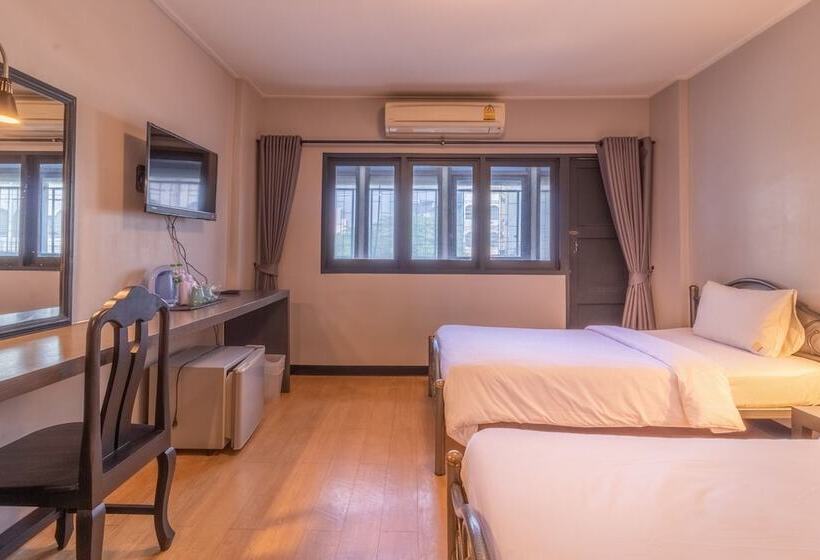 Quarto Superior, Intown Residence