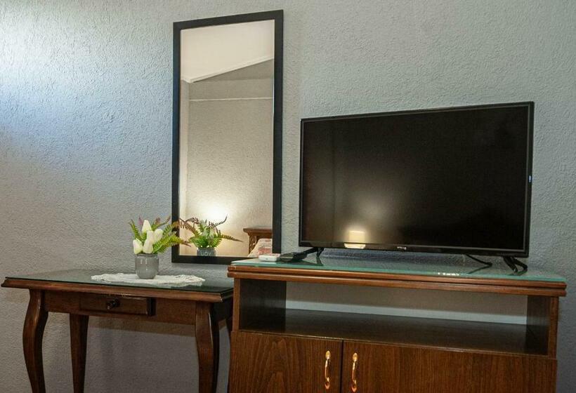 اتاق استاندارد, Jelen Salaš