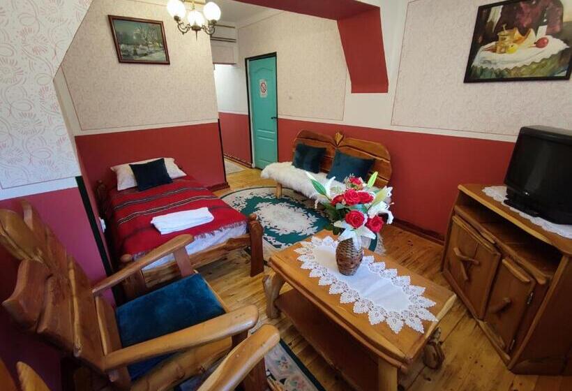 سوئیت با وان آب گرم, Jelen Salaš