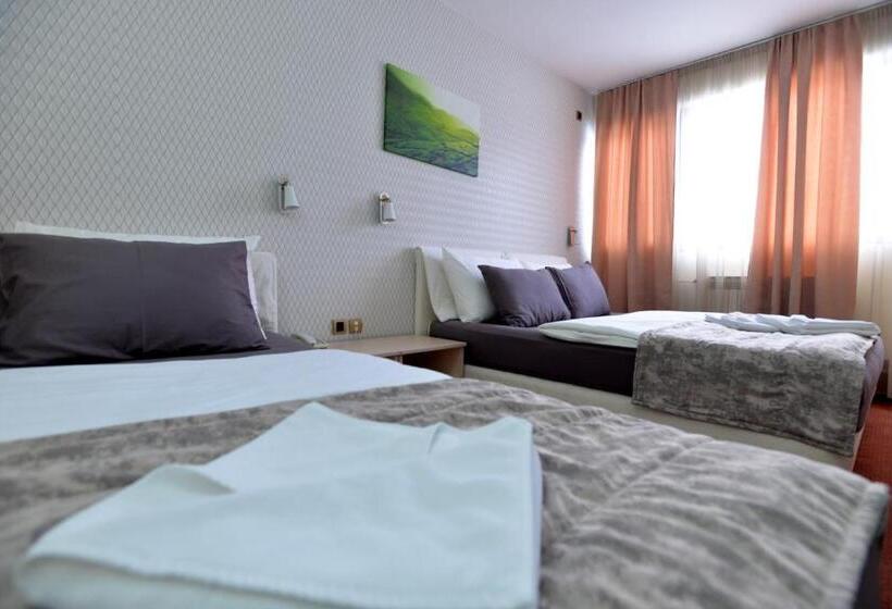 اتاق استاندارد سه نفره, Livade