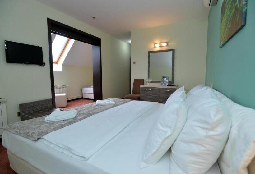 اتاق استاندارد سه نفره, Livade