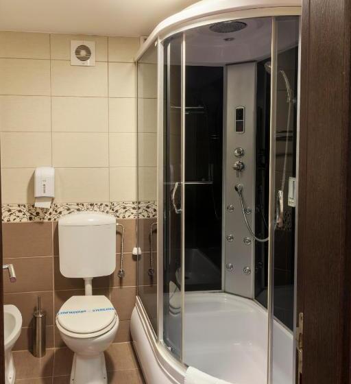 اتاق استاندارد سه نفره, Livade