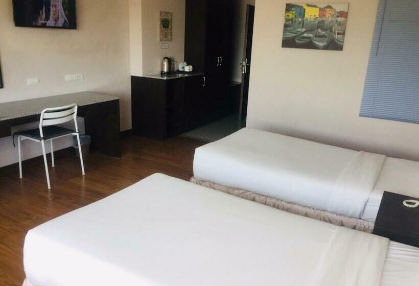 디럭스 룸, Sinkiat Buri