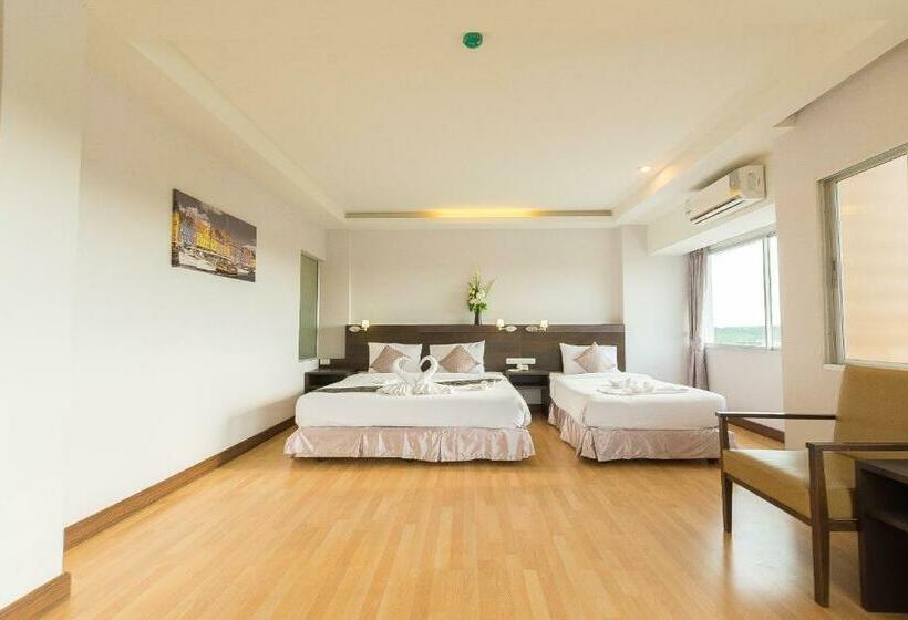 이그제큐티브 스위트, Sinkiat Buri