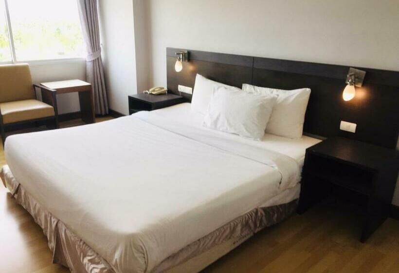 디럭스 룸, Sinkiat Buri