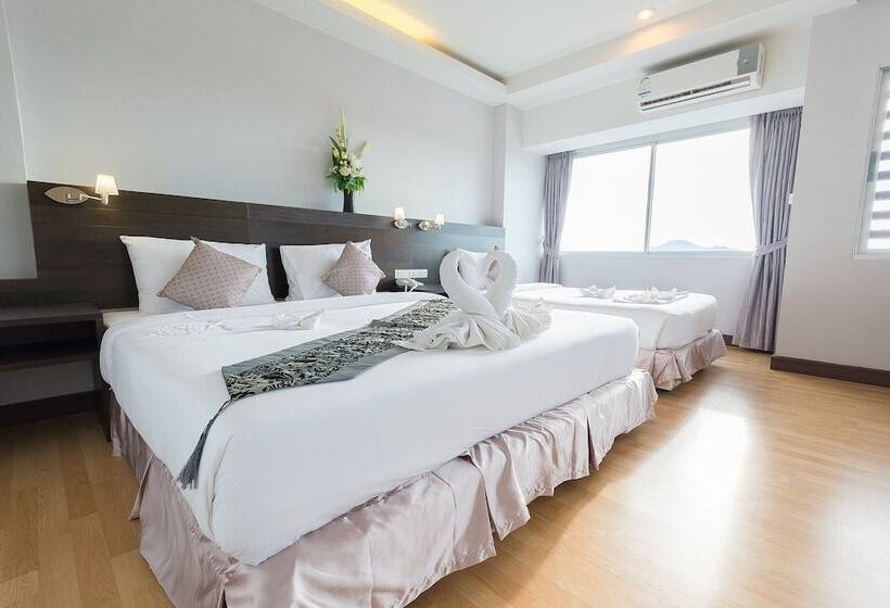 이그제큐티브 스위트, Sinkiat Buri