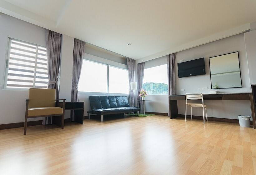 이그제큐티브 스위트, Sinkiat Buri