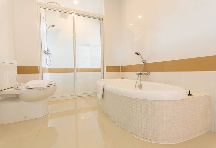 이그제큐티브 스위트, Sinkiat Buri