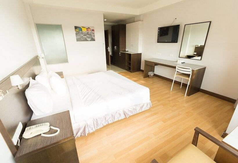 디럭스 룸, Sinkiat Buri