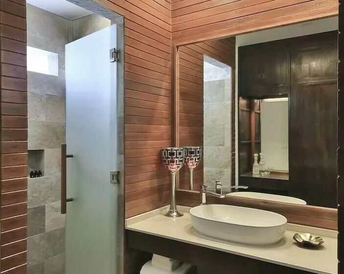 デラックスルーム, The Privilege Hotel Ezra Beach Villas
