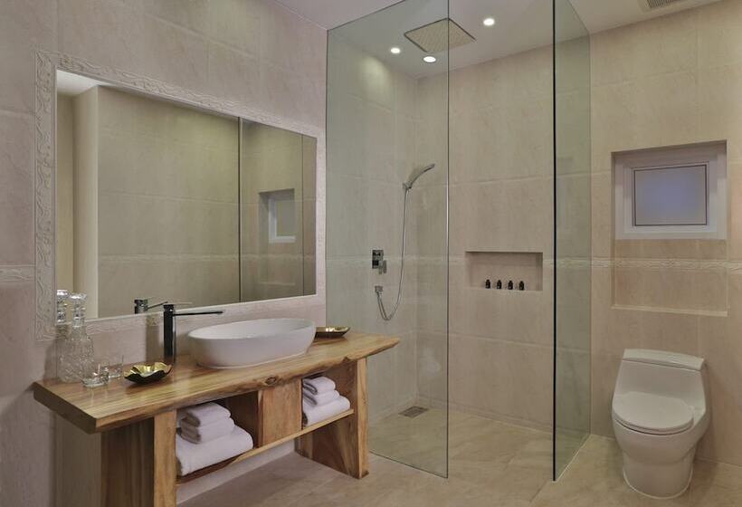 Вилла с 1 спальней и бассейном, The Privilege Hotel Ezra Beach Villas