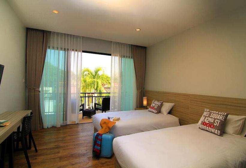 غرفة سوبيريور مطلة على حمام السباحة, The Fusion Resort