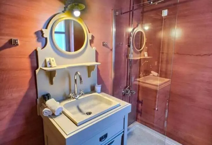 سوییت جونیور با بالکن, Haones Suites