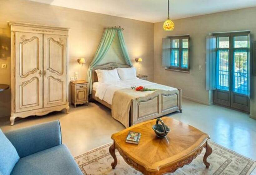 Полулюкс с Балконом, Haones Suites