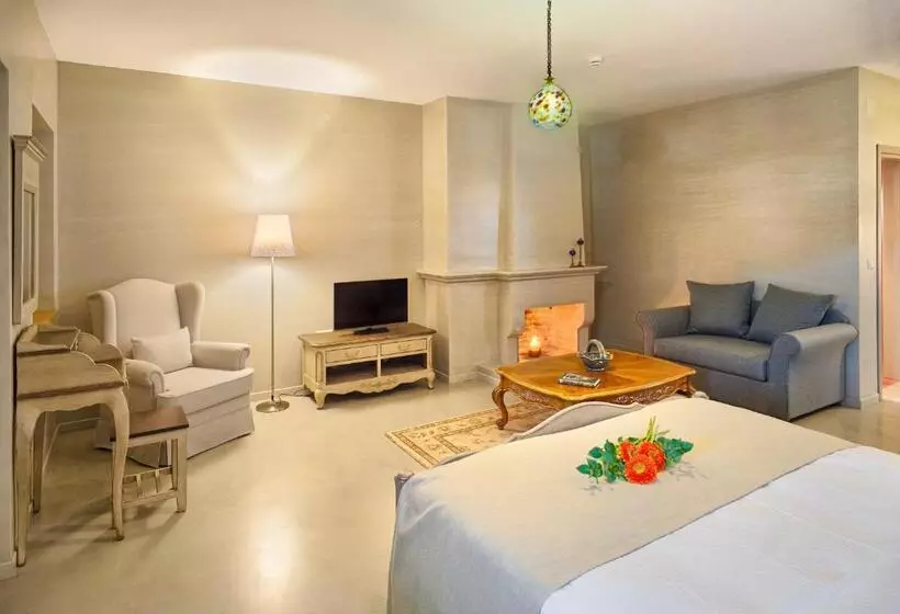 سوییت جونیور با بالکن, Haones Suites