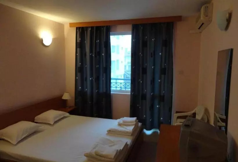 اتاق استاندارد سه نفره, Antares City Sozopol