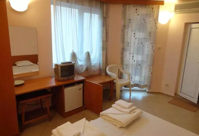 اتاق استاندارد سه نفره, Antares City Sozopol