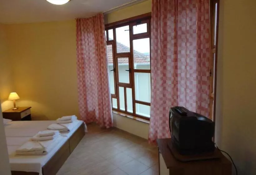 اتاق استاندارد سه نفره, Antares City Sozopol