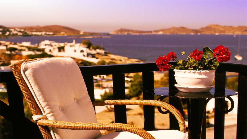 חדר אקזקיוטיב נוף לים, Antirides