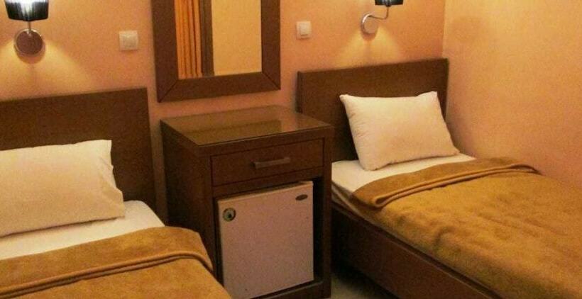 スタンダードトリプルルーム, Lito