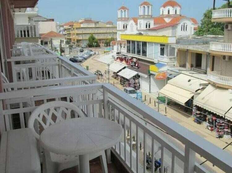 スタンダードトリプルルーム, Lito