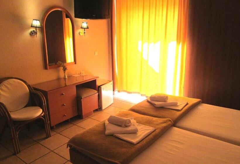 スタンダードトリプルルーム, Lito