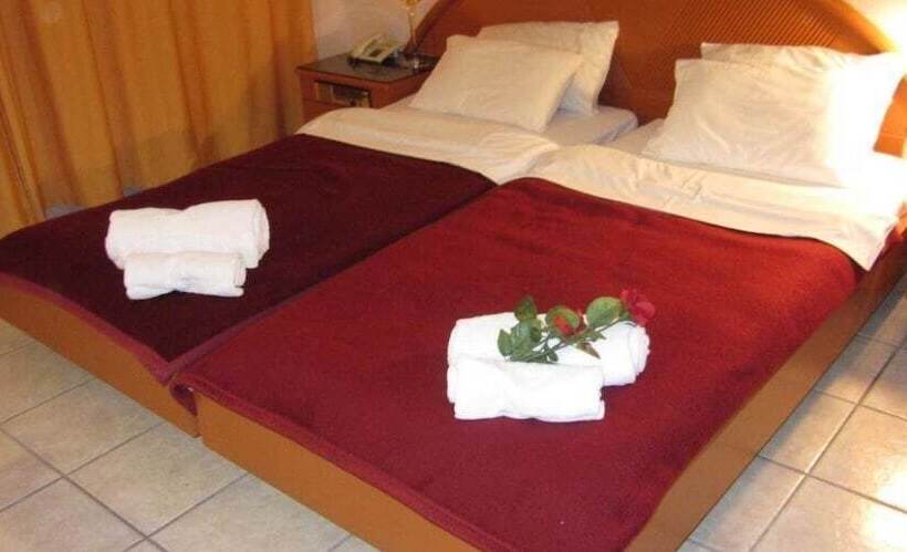 スタンダード4人部屋, Lito