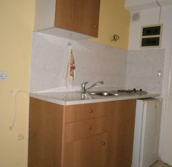 חדר סטודיו סטנדרד, Petros Studios