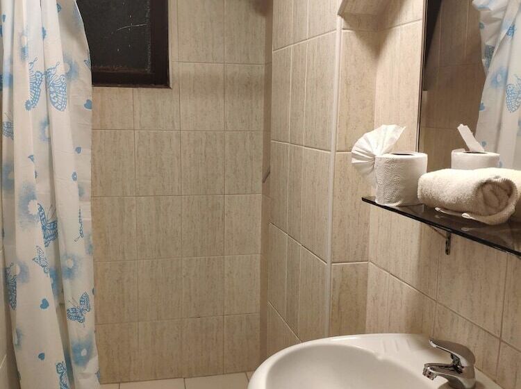 Quarto Triplo Estandar, Casona Quera
