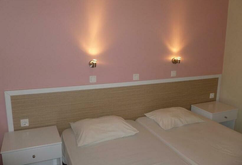 Quarto Estandar, Costas & Chrysoula