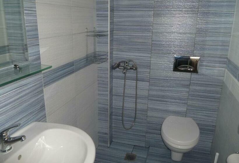 스탠다드 룸, Costas & Chrysoula