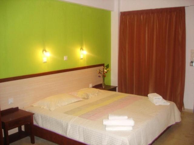 스탠다드 스튜디오, Costas & Chrysoula