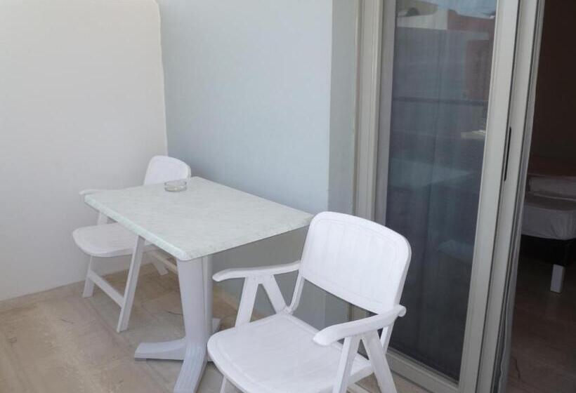 Apartamento 2 Dormitórios, Costas & Chrysoula