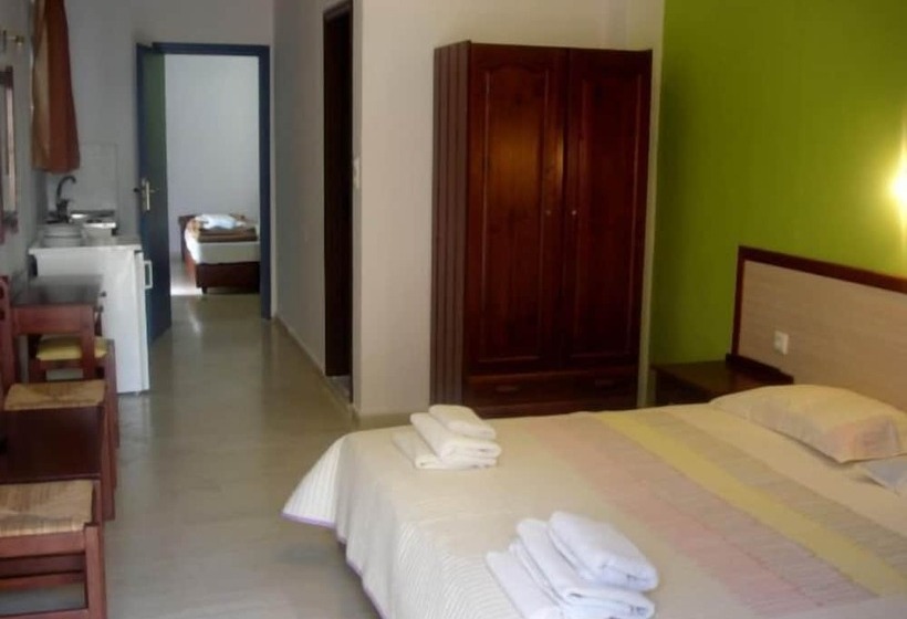Apartamento 2 Dormitórios, Costas & Chrysoula