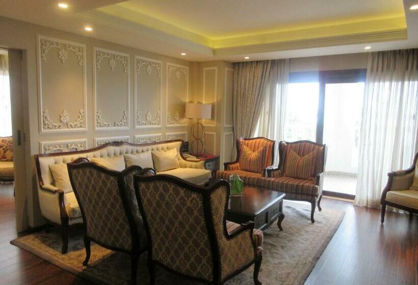 Royal Suite, Fragrant Nature Kochi A Five Star Classified