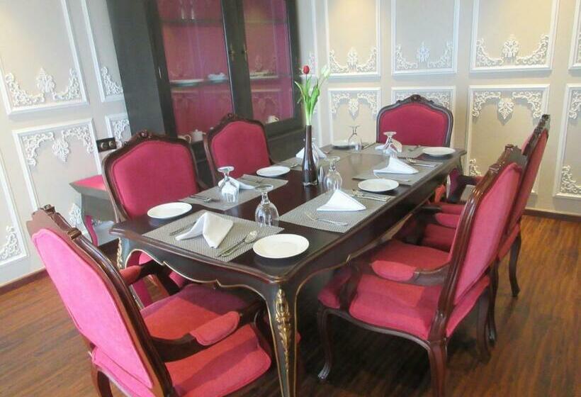 Royal Suite, Fragrant Nature Kochi A Five Star Classified