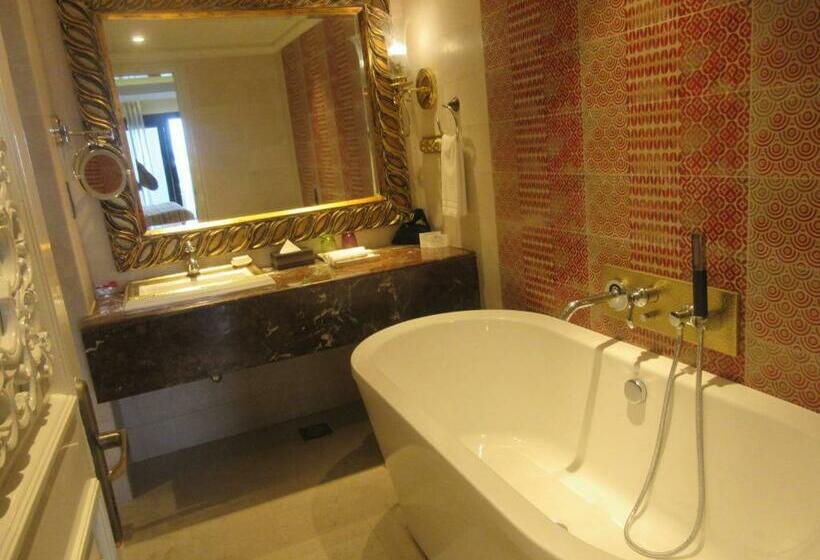 Royal Suite, Fragrant Nature Kochi A Five Star Classified