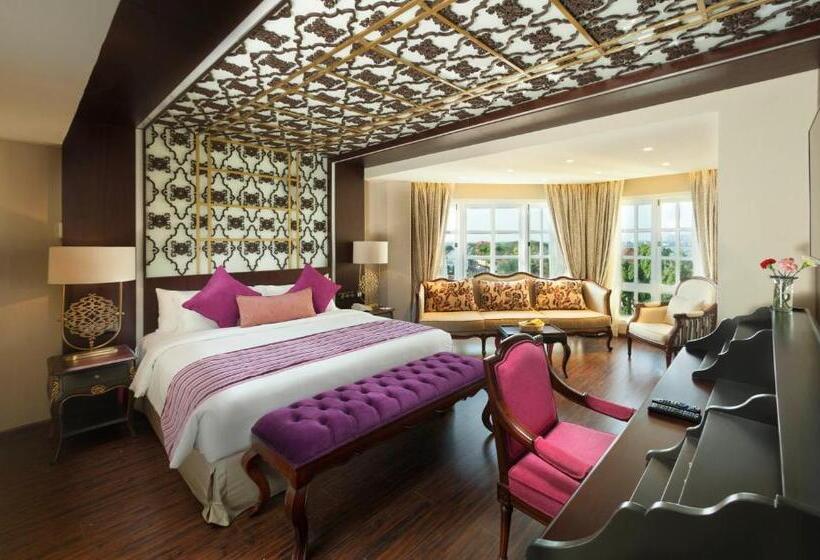 Royal Suite, Fragrant Nature Kochi A Five Star Classified