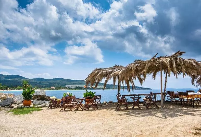 海の見える2ベッドルームアパートメント, Greek House
